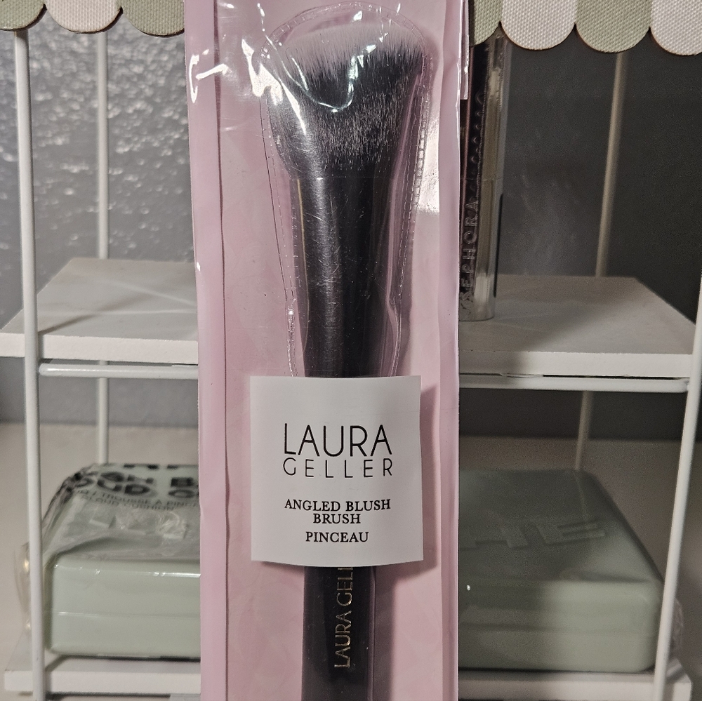 Laura Geller Angled Blush Brush - Black - Picture 4 of 10